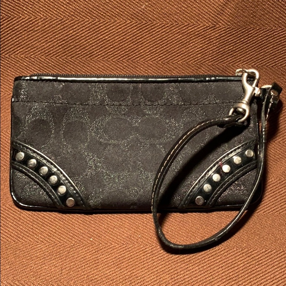 Coach wristlet in EC detachable leash